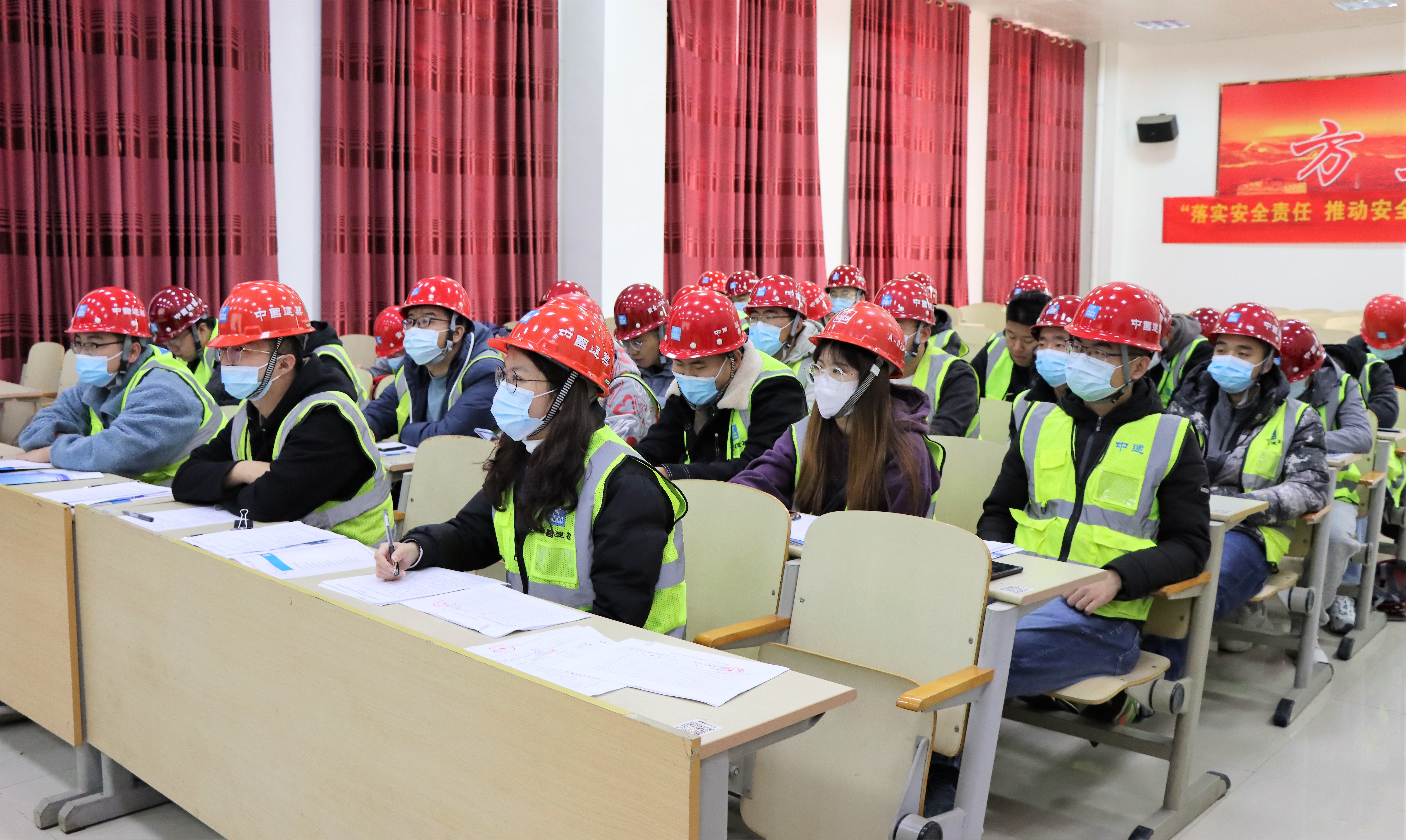 现场培训.jpg 现场培训.jpg