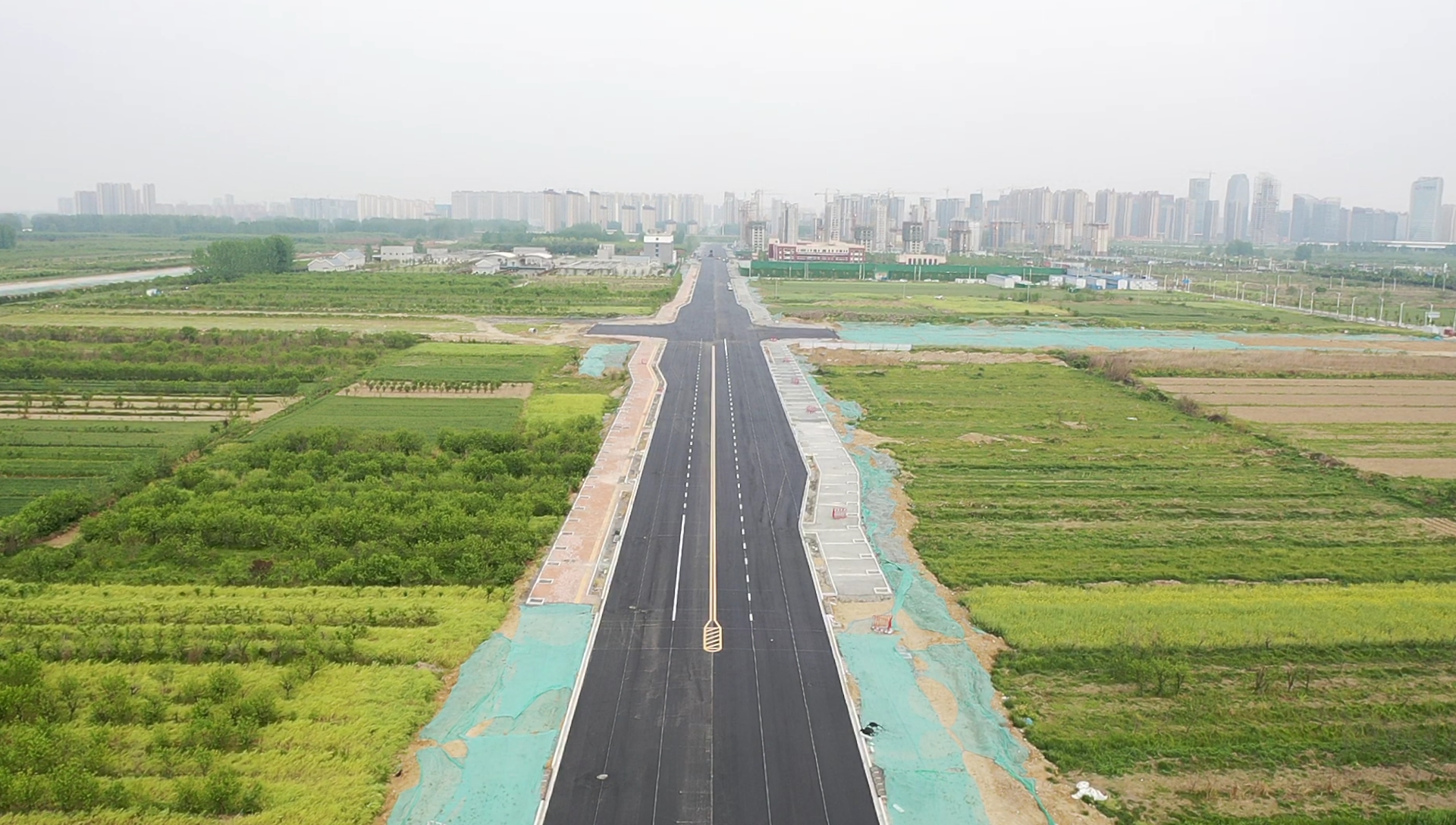 文渊路沥青摊铺航拍图.jpg