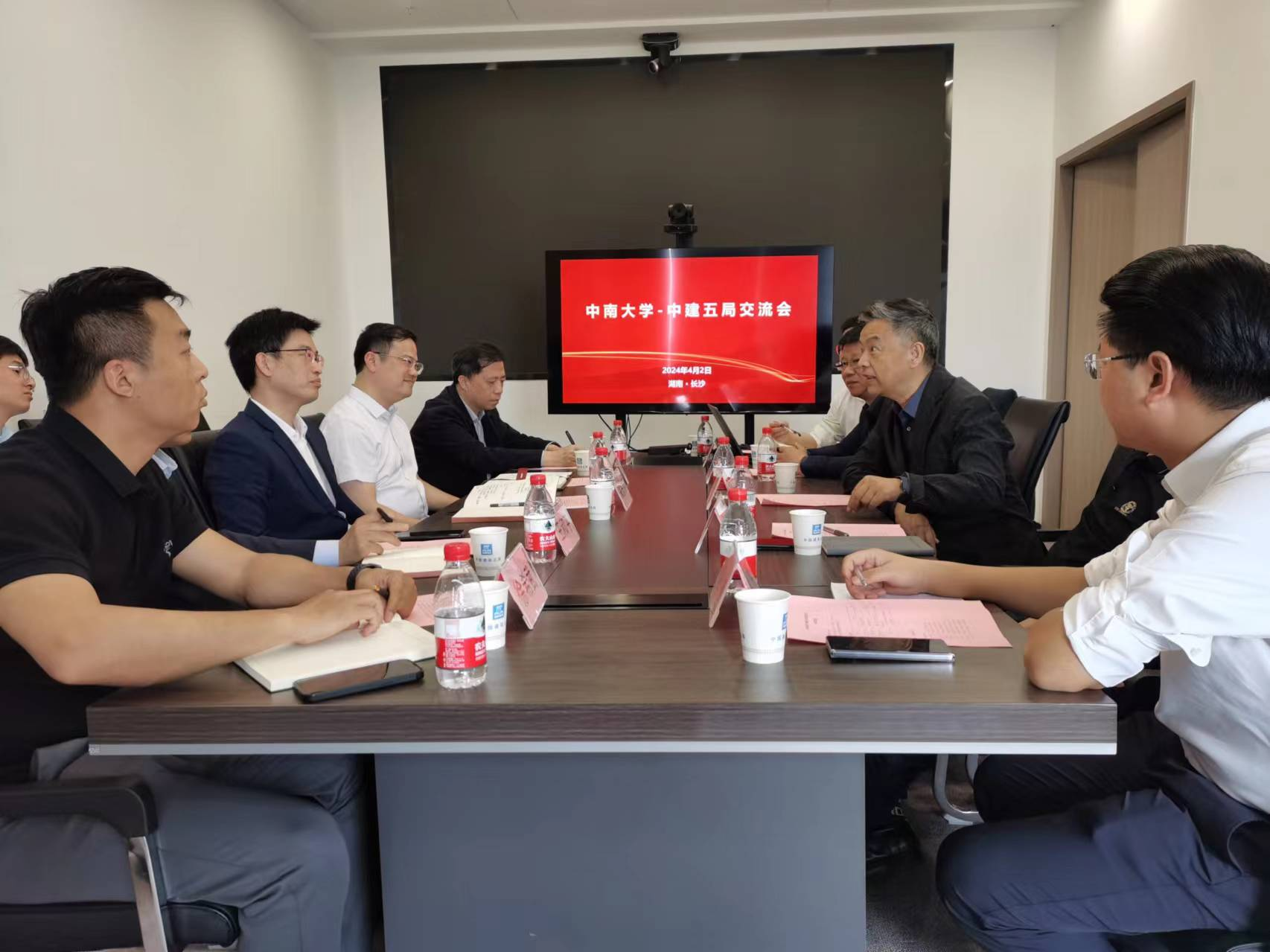 中南大学朱志辉一行到访中建五局.png