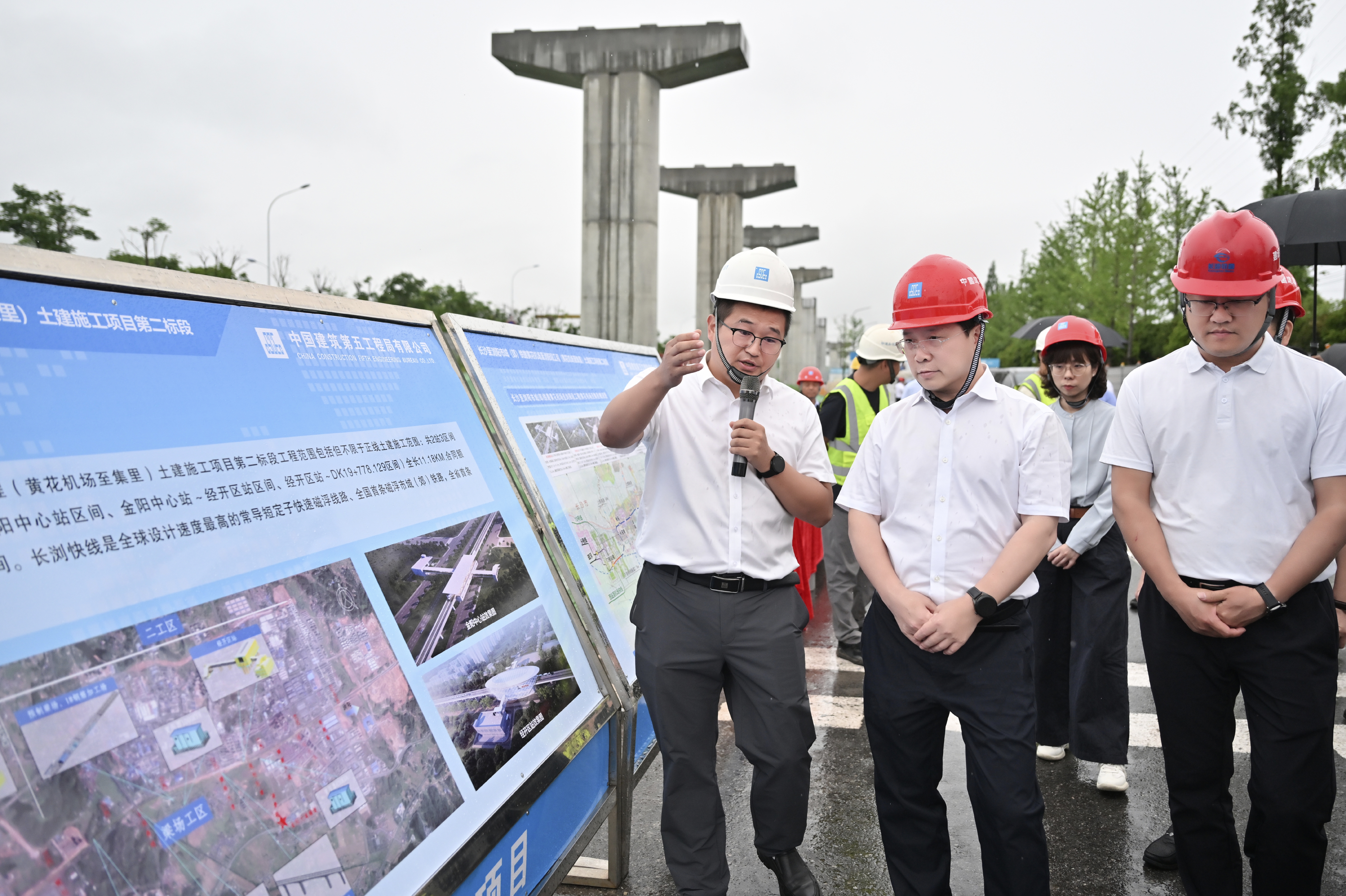 长沙市委常委、浏阳市委书记肖正波督导长浏磁浮快线项目建设.jpg