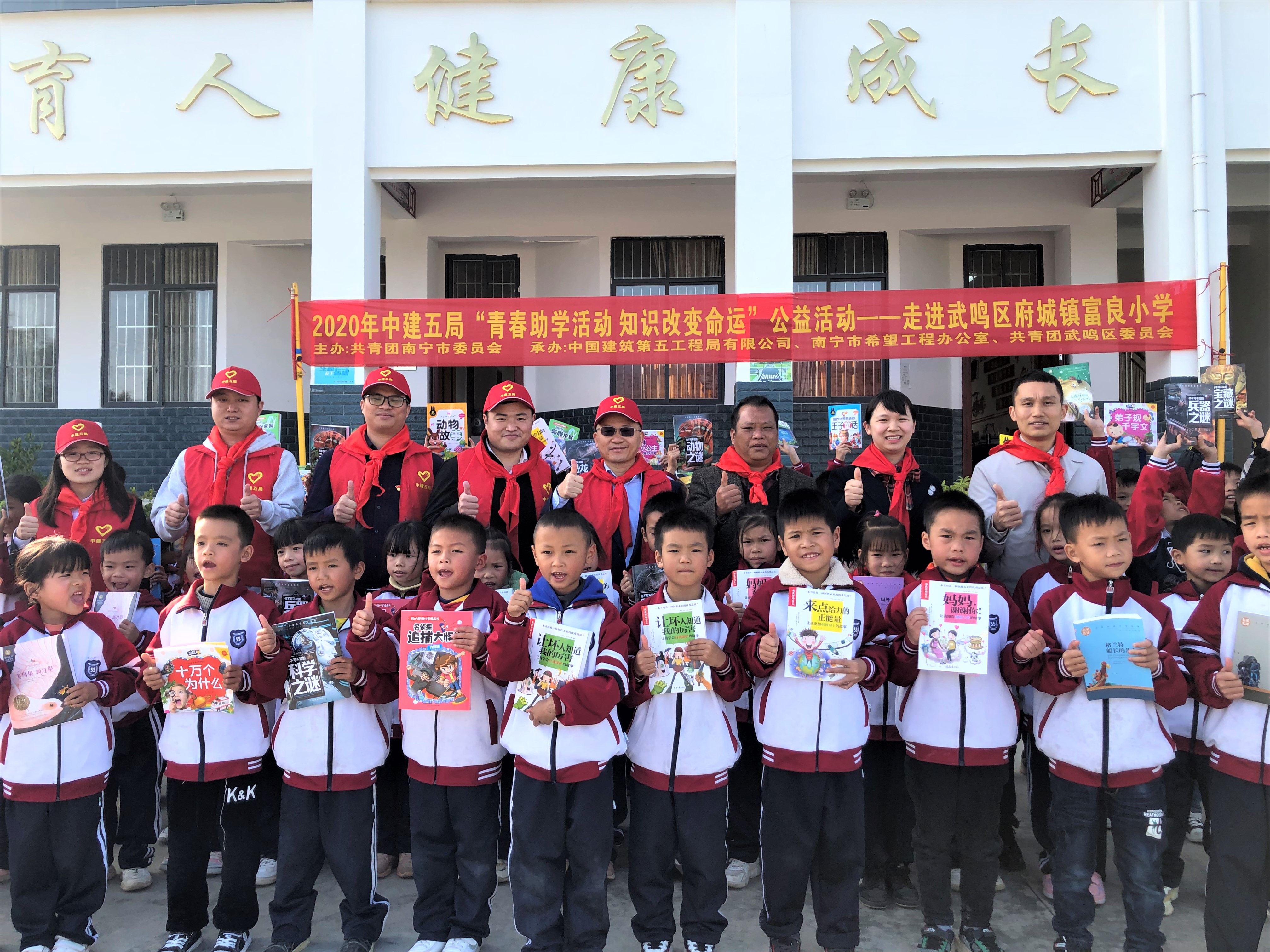 活动合影.jpg 活动合影.jpg