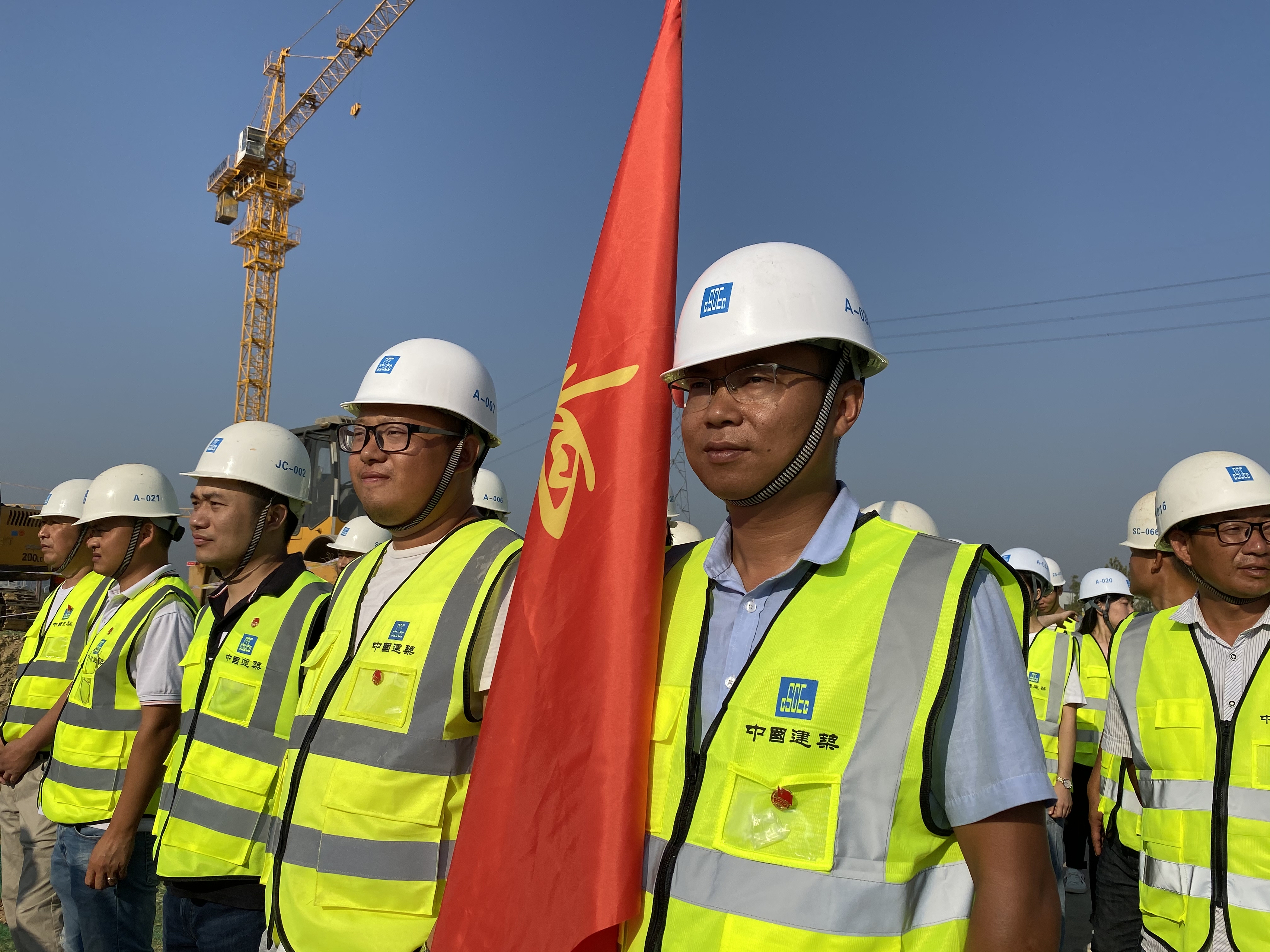 项目党员参加“奋斗在一线 献礼新中国”主题教育活动暨誓师大会.jpg