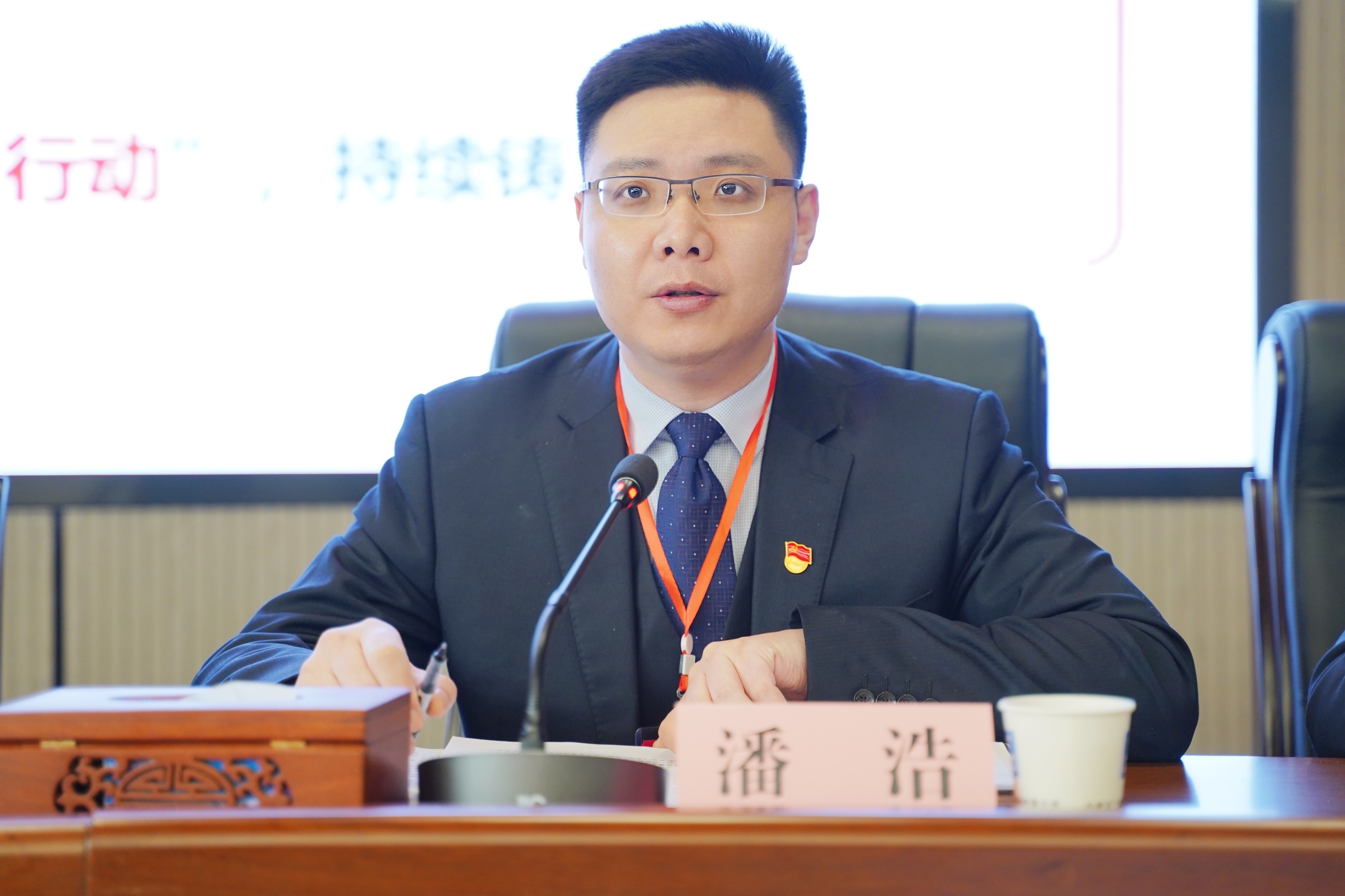 书记精修.jpg 书记精修.jpg