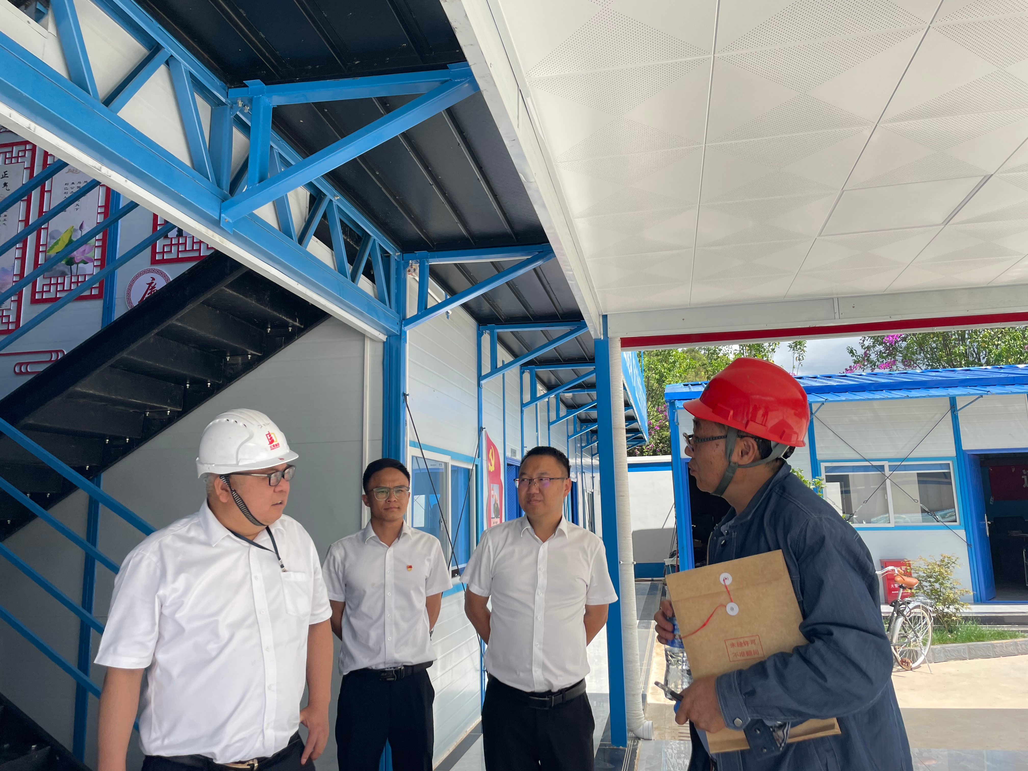 查看项目部.jpg 查看项目部.jpg