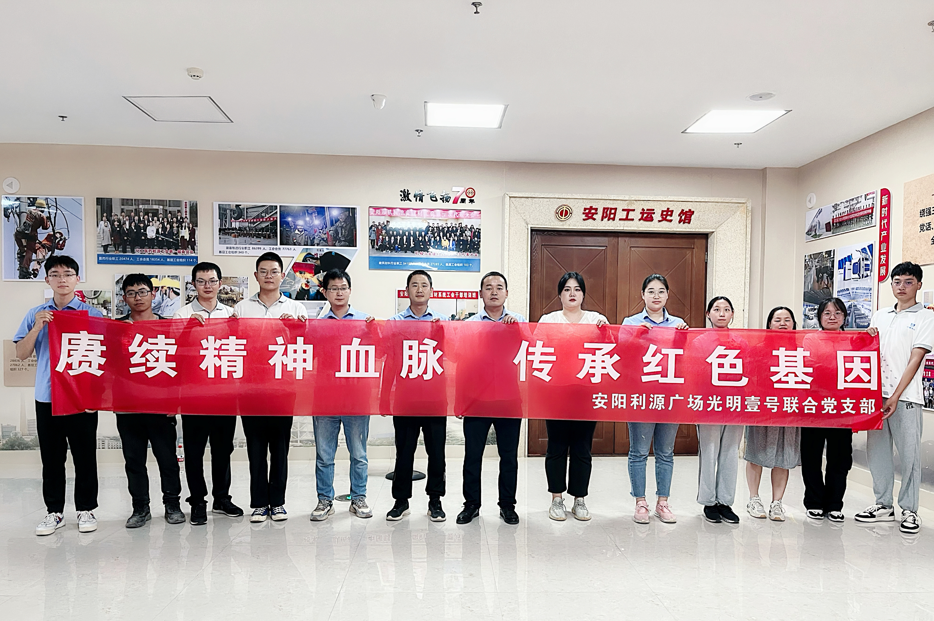 合影留念.jpg 合影留念.jpg