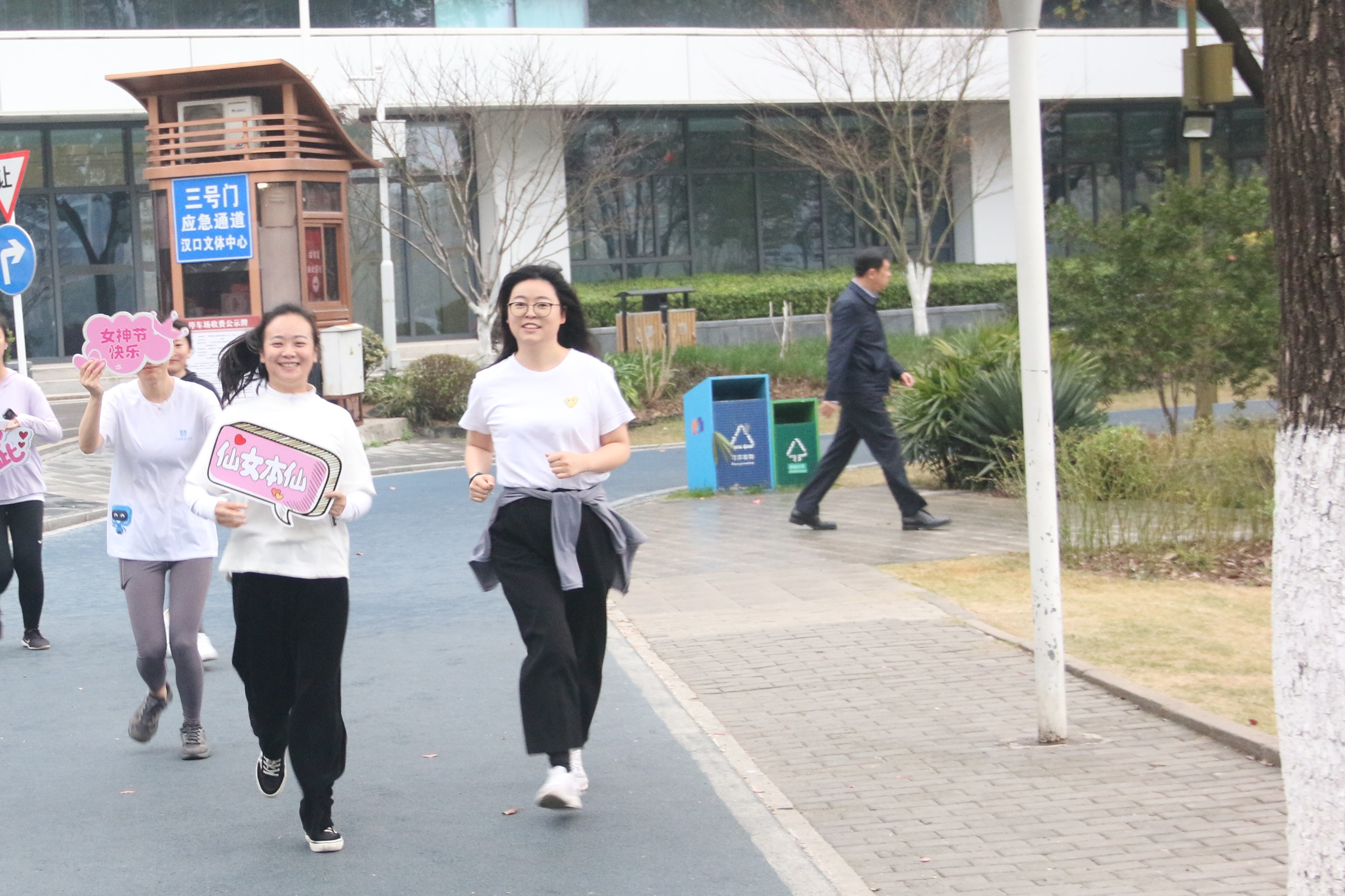 畅跑西北湖绿道 (2).jpg