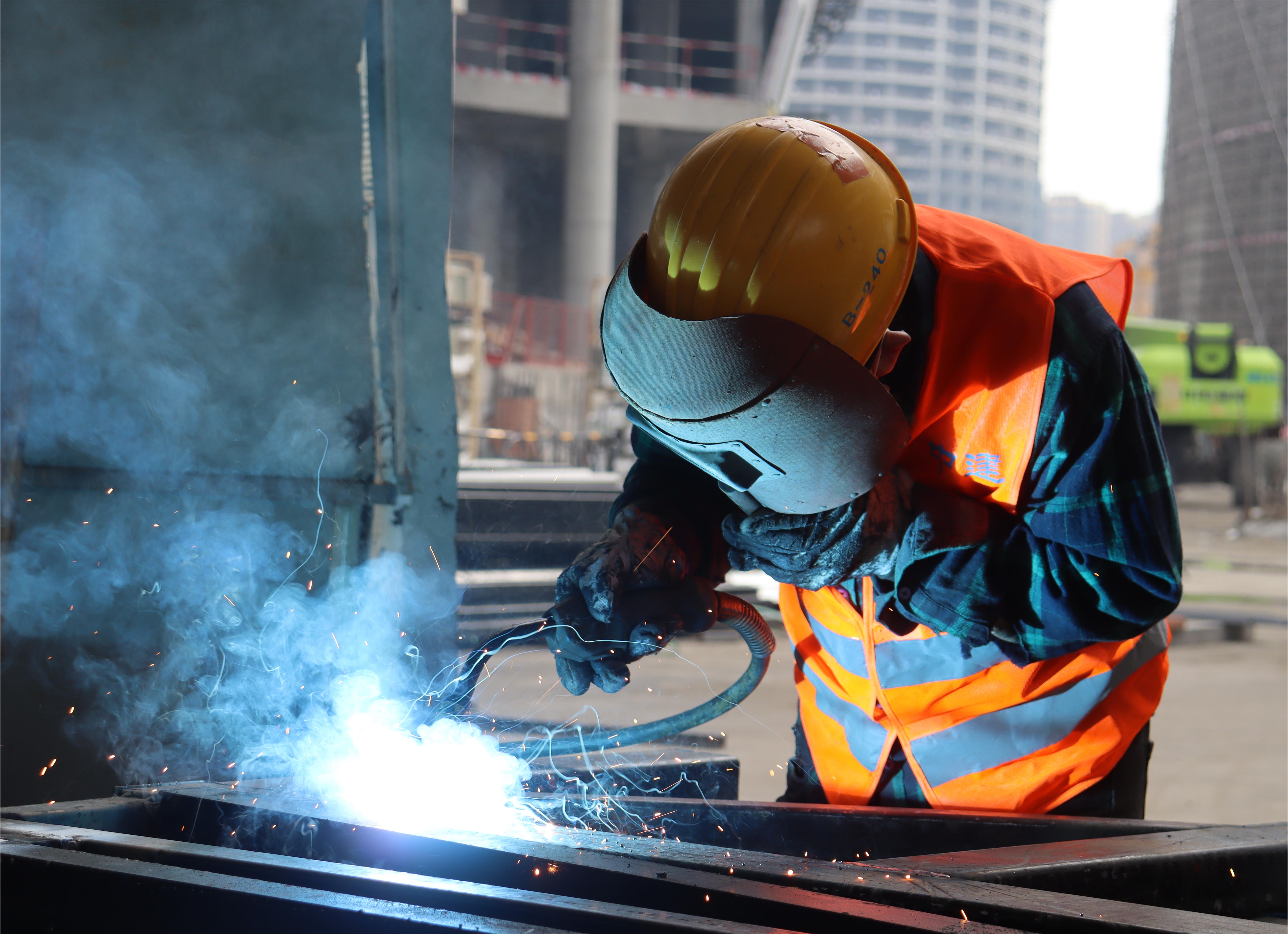 幕墙钢龙骨焊接 (2).JPG