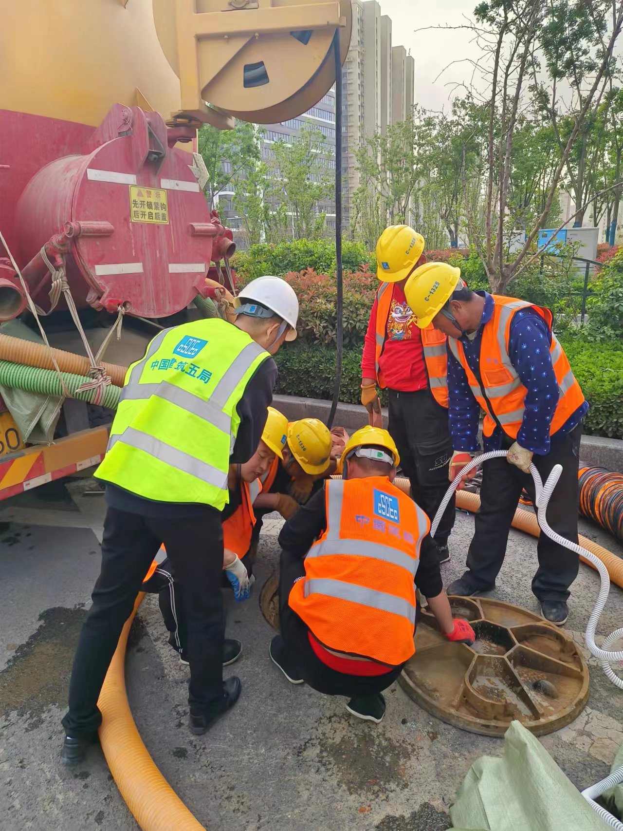 管道清淤施工1.jpg 管道清淤施工1.jpg