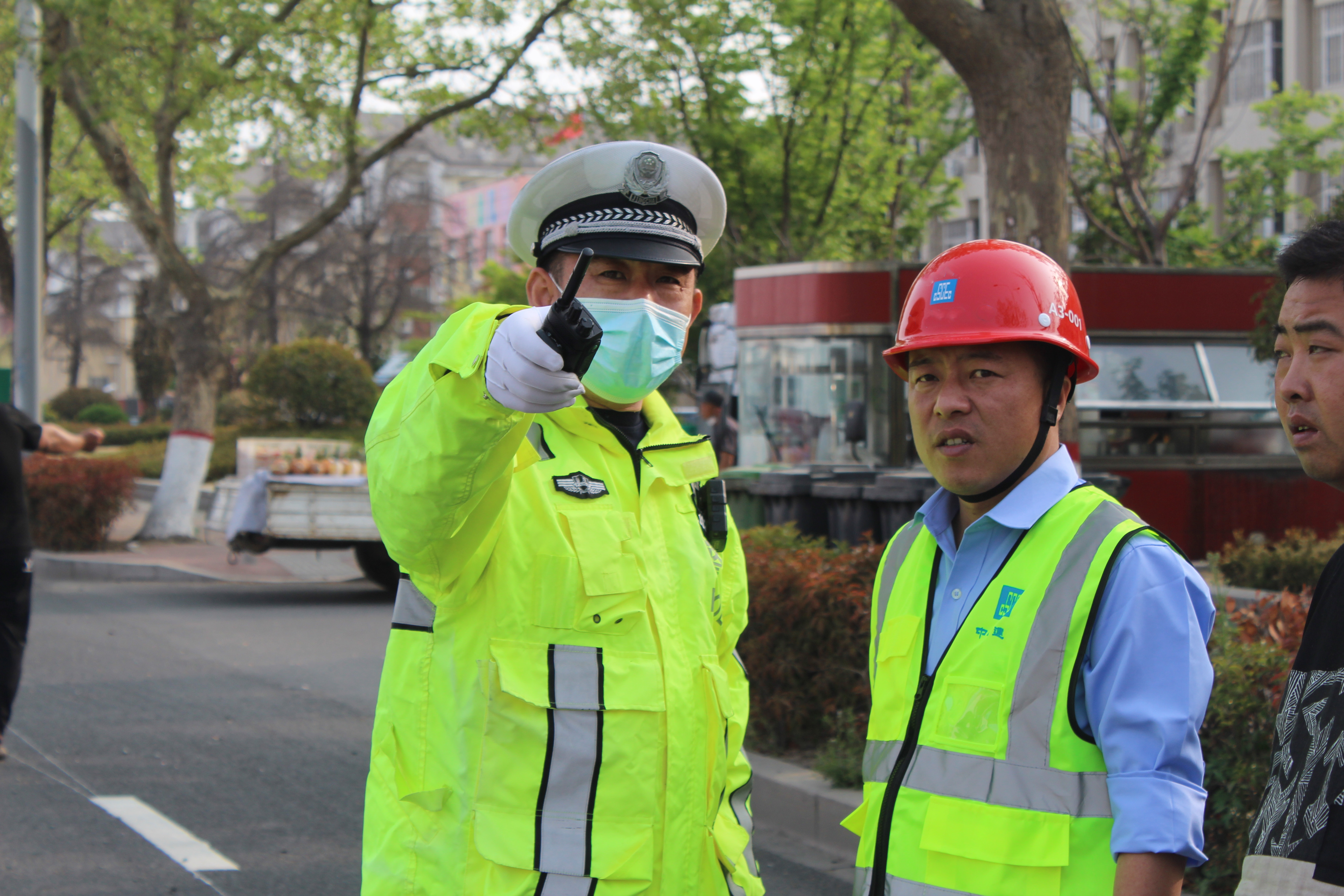 对接交警部门协调道路调流.jpg