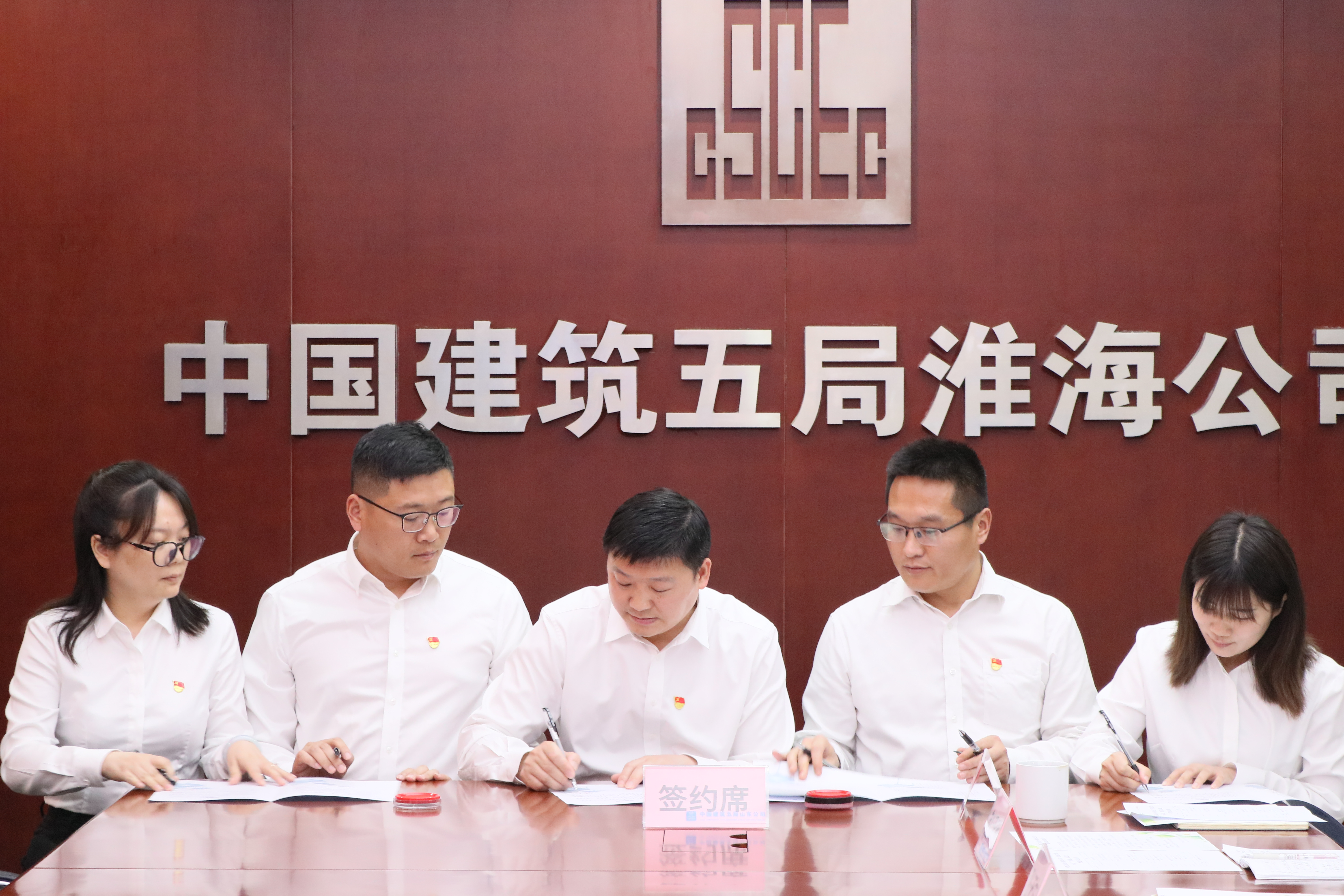 签订家庭助廉协议.jpg