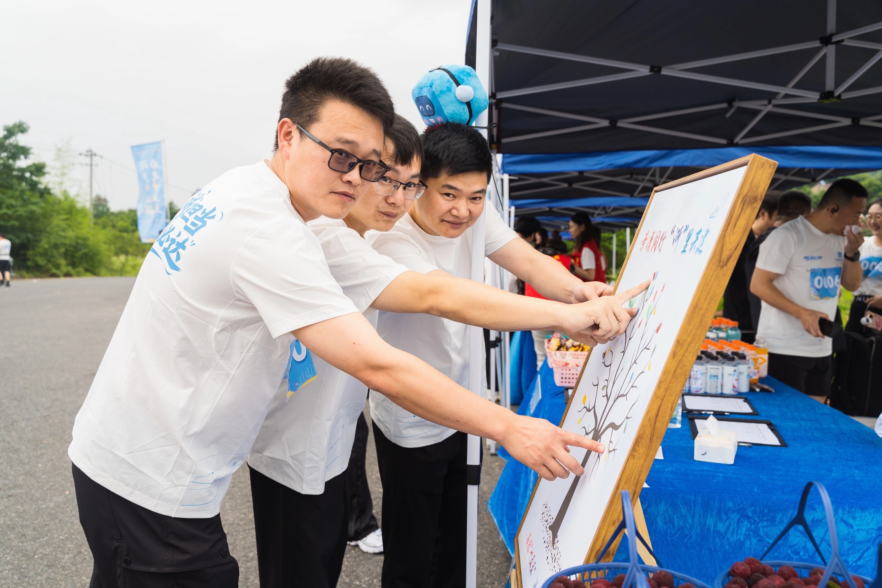 青清同行 浙里共建签到墙.webp