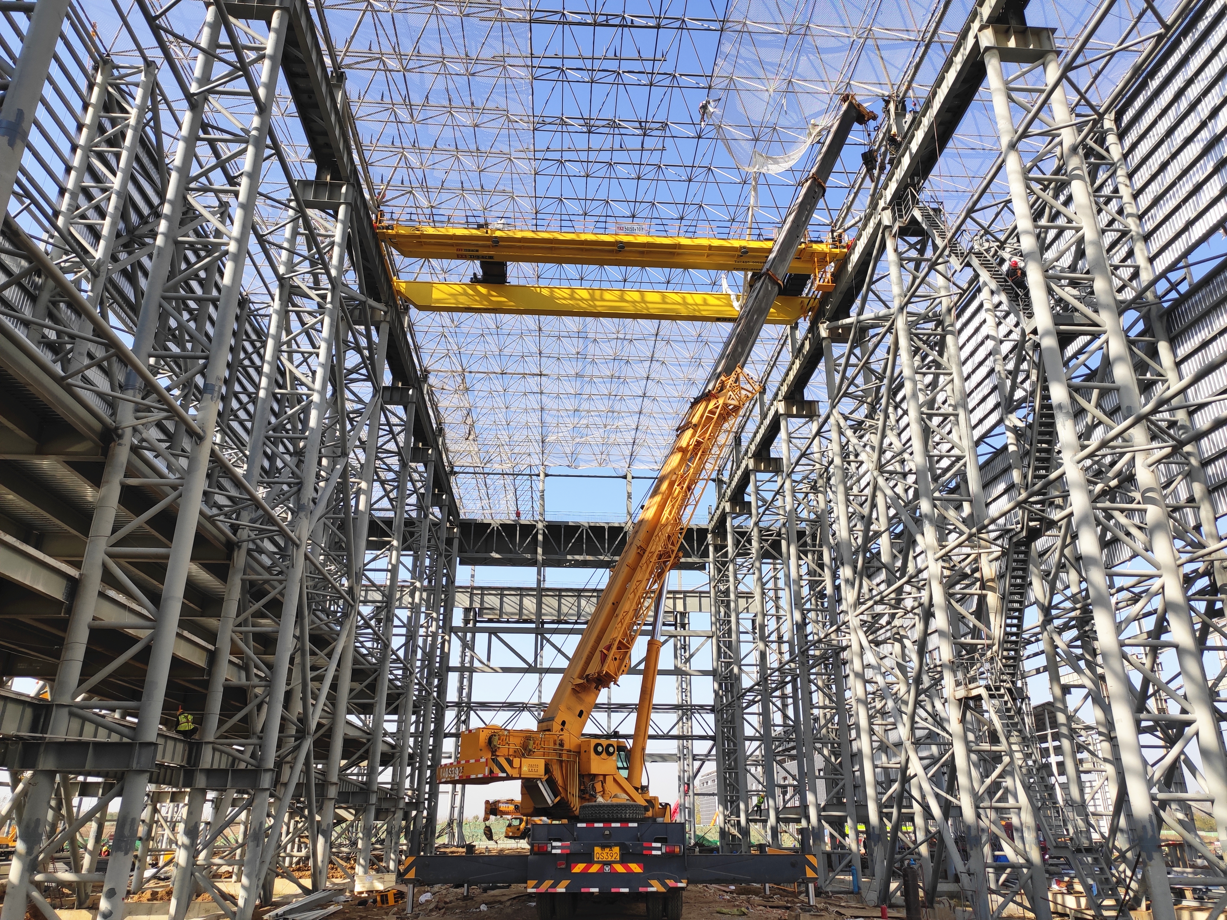 安徽公司合肥聚变堆项目200吨大型行车顺利吊装就位