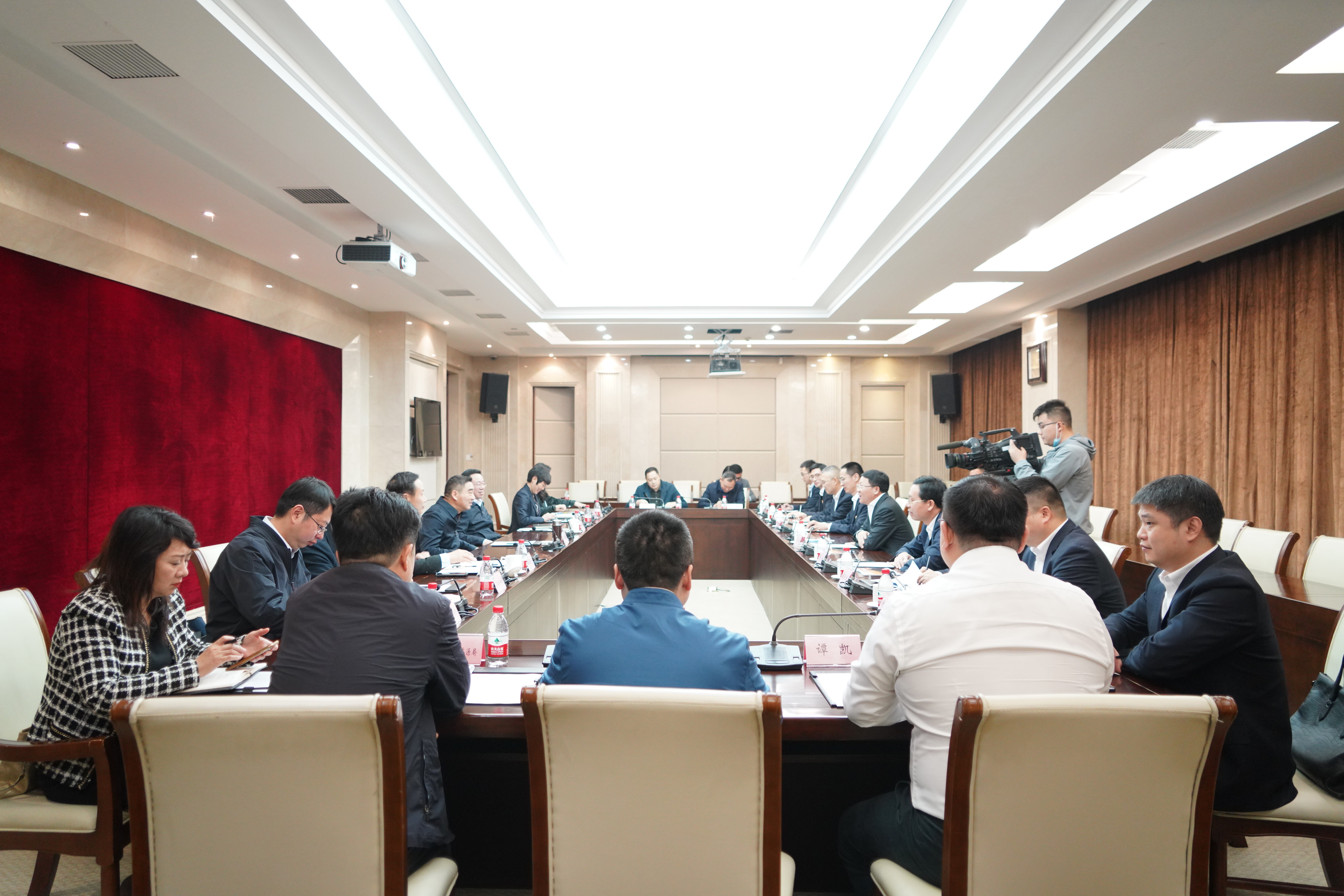 江建端会见重庆市巴南区区委书记辛国荣,江北区区委书记李维超