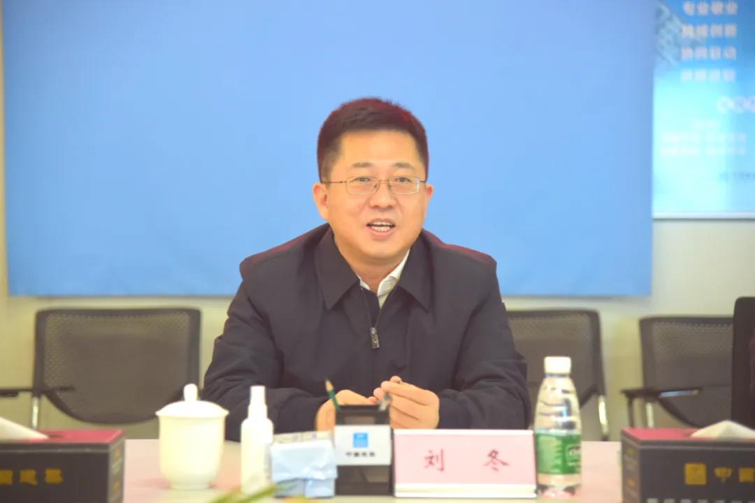 刘冬慰问一线建设者 2月5日,中建五局党委副书记,董事,总经理刘冬带队