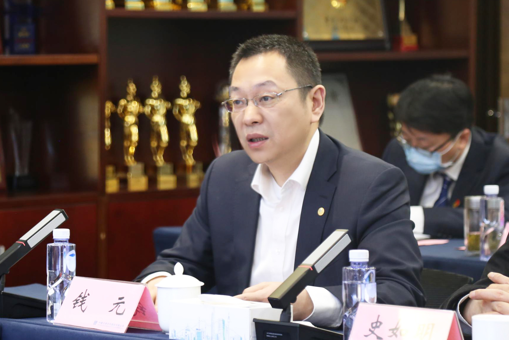 会议现场 3月8日,中建五局党委副书记,董事,总经理刘冬带队到中建五