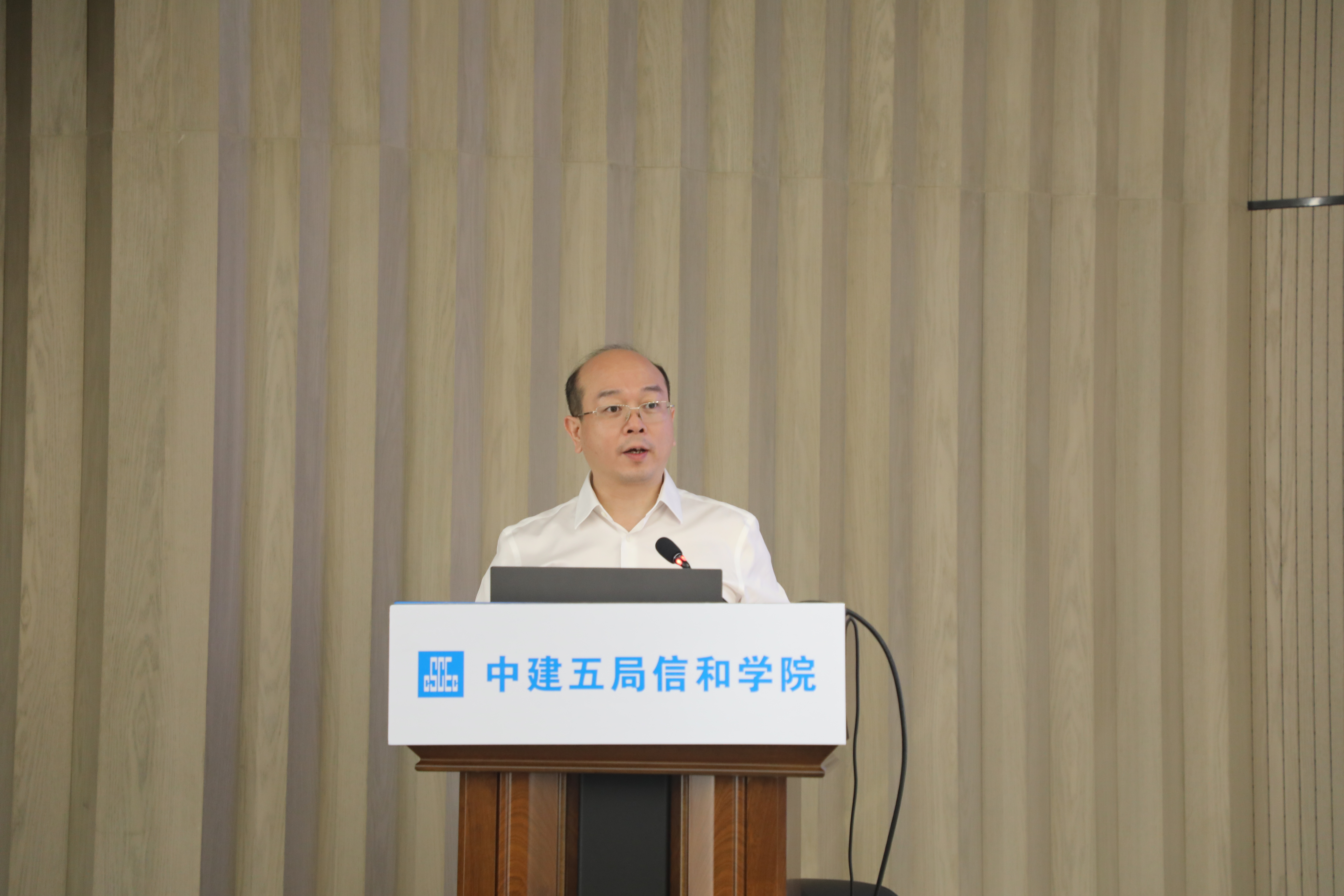 谢飞出席九三科技创新论坛"智慧建造"专题讲座