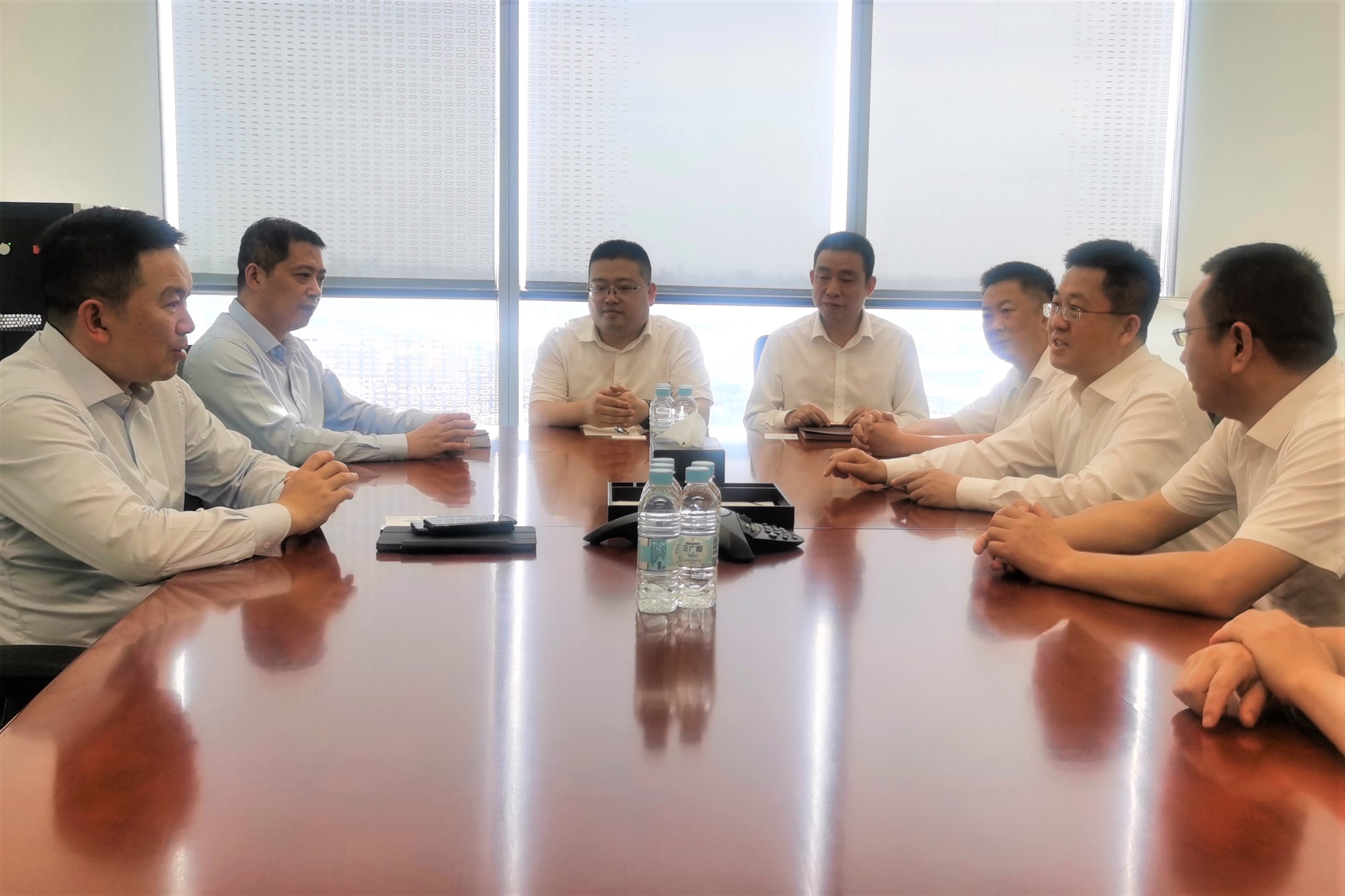 刘冬拜会上海陆家嘴(集团)有限公司总经理徐而进