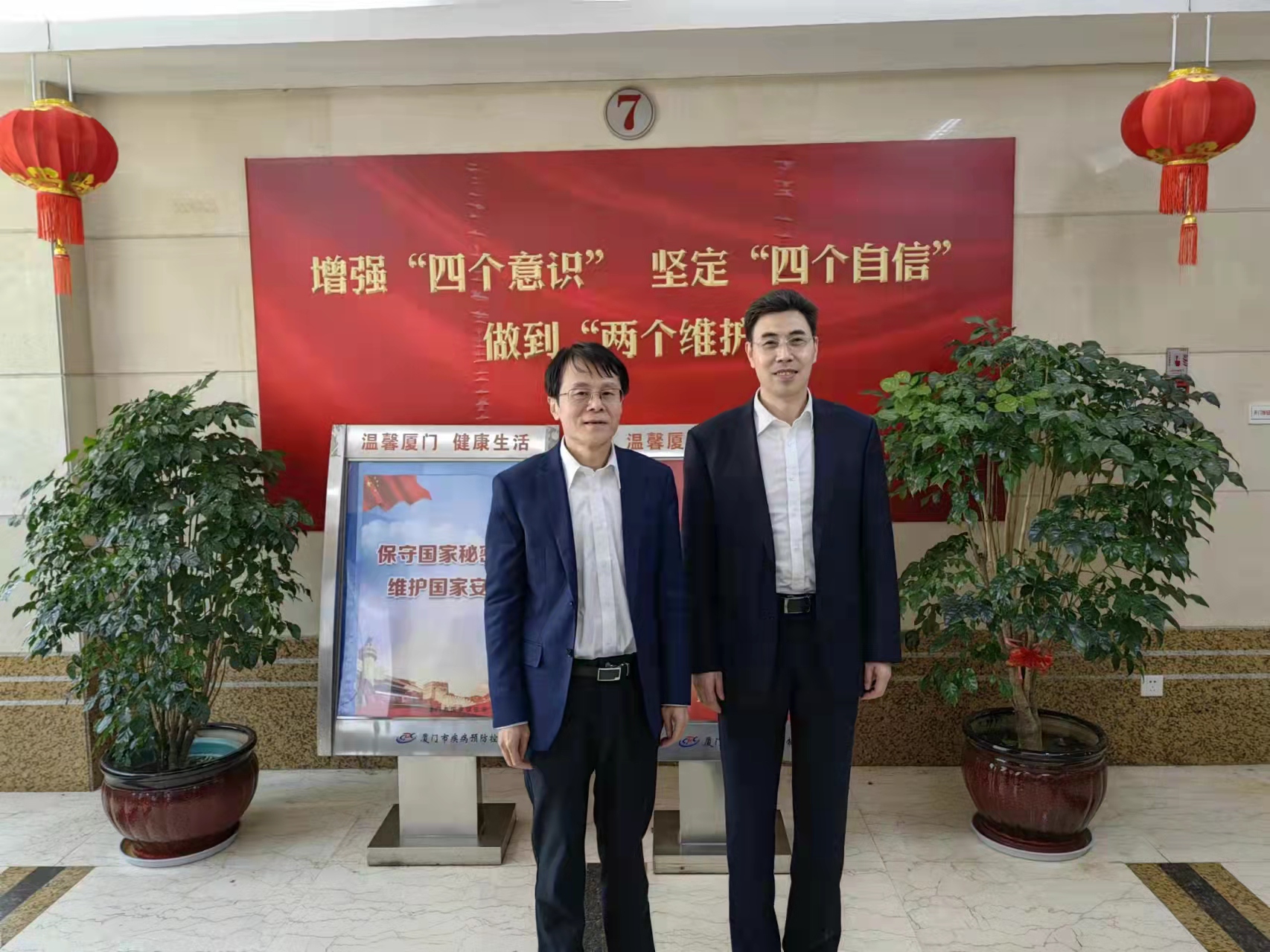 田卫国在厦门市政府会晤黄晓舟.jpg 田卫国在厦门市政府会晤黄晓舟.jpg