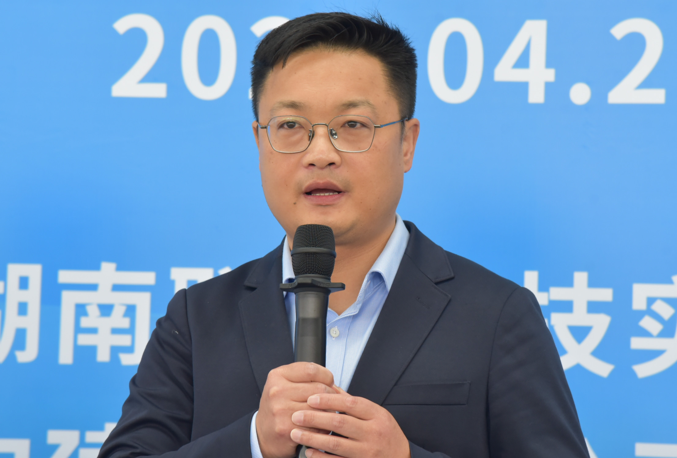 中建五局携手联塑集团在光伏领域首个项目湖南联塑光伏发电项目启动