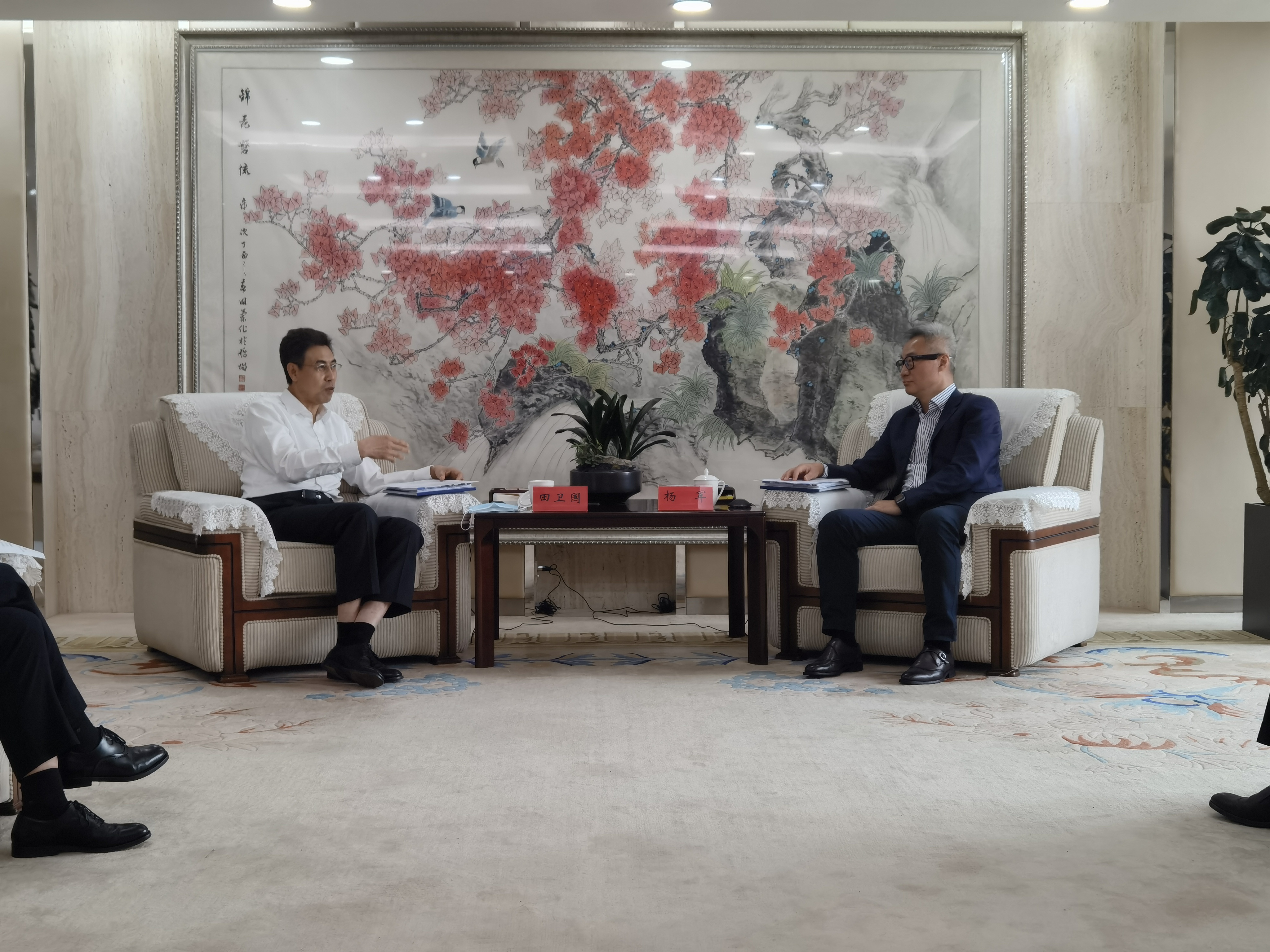 6、5月19日与坪山区委区政府交流现场.jpg 6、5月19日与坪山区委区政府交流现场.jpg