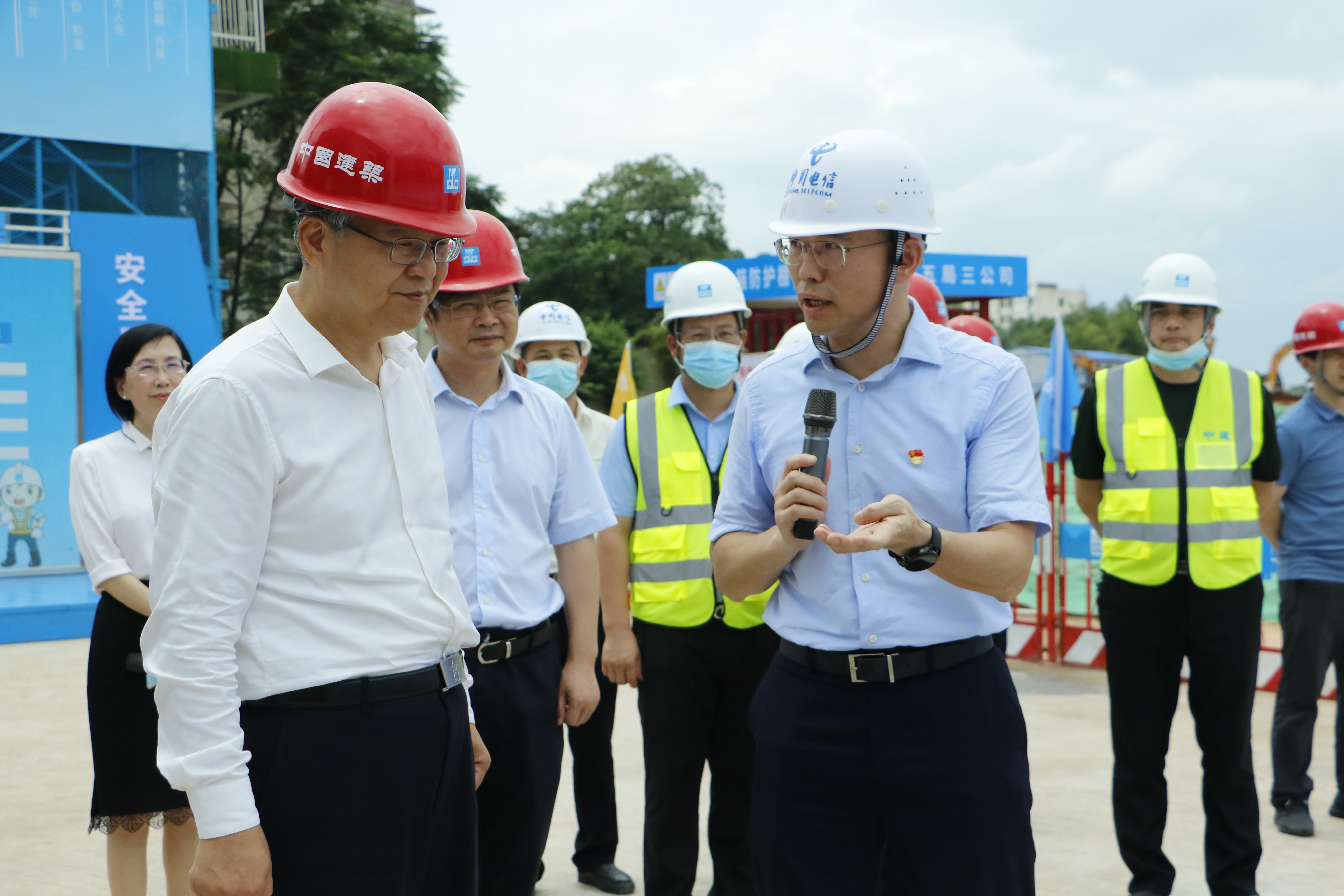 湖南省委常委、常务副省长李殿勋调研中南分公司天翼云中南数字产业园项目.jpg 湖南省委常委、常务副省长李殿勋调研中南分公司天翼云中南数字产业园项目.jpg
