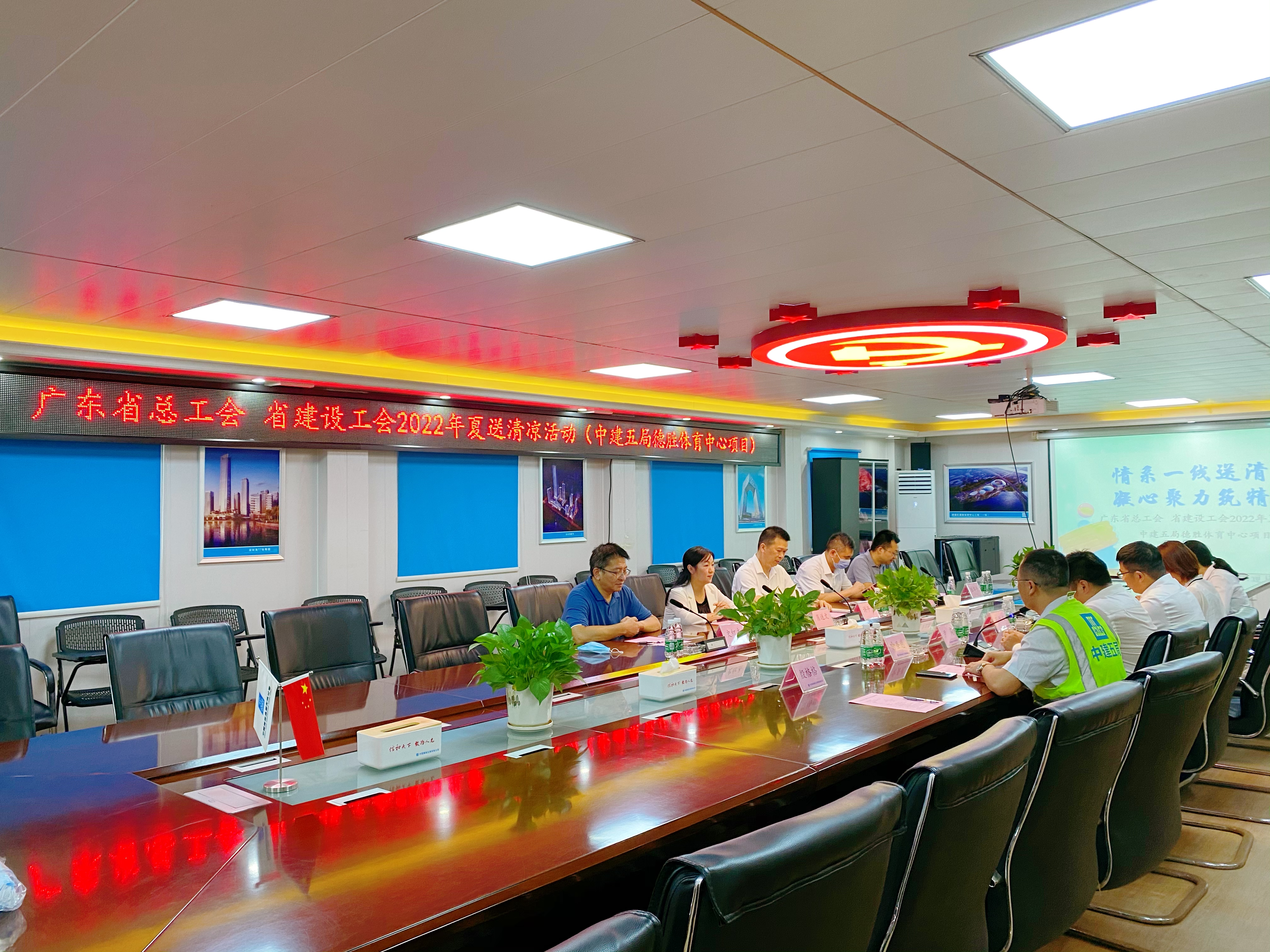 座谈交流.jpg 座谈交流.jpg