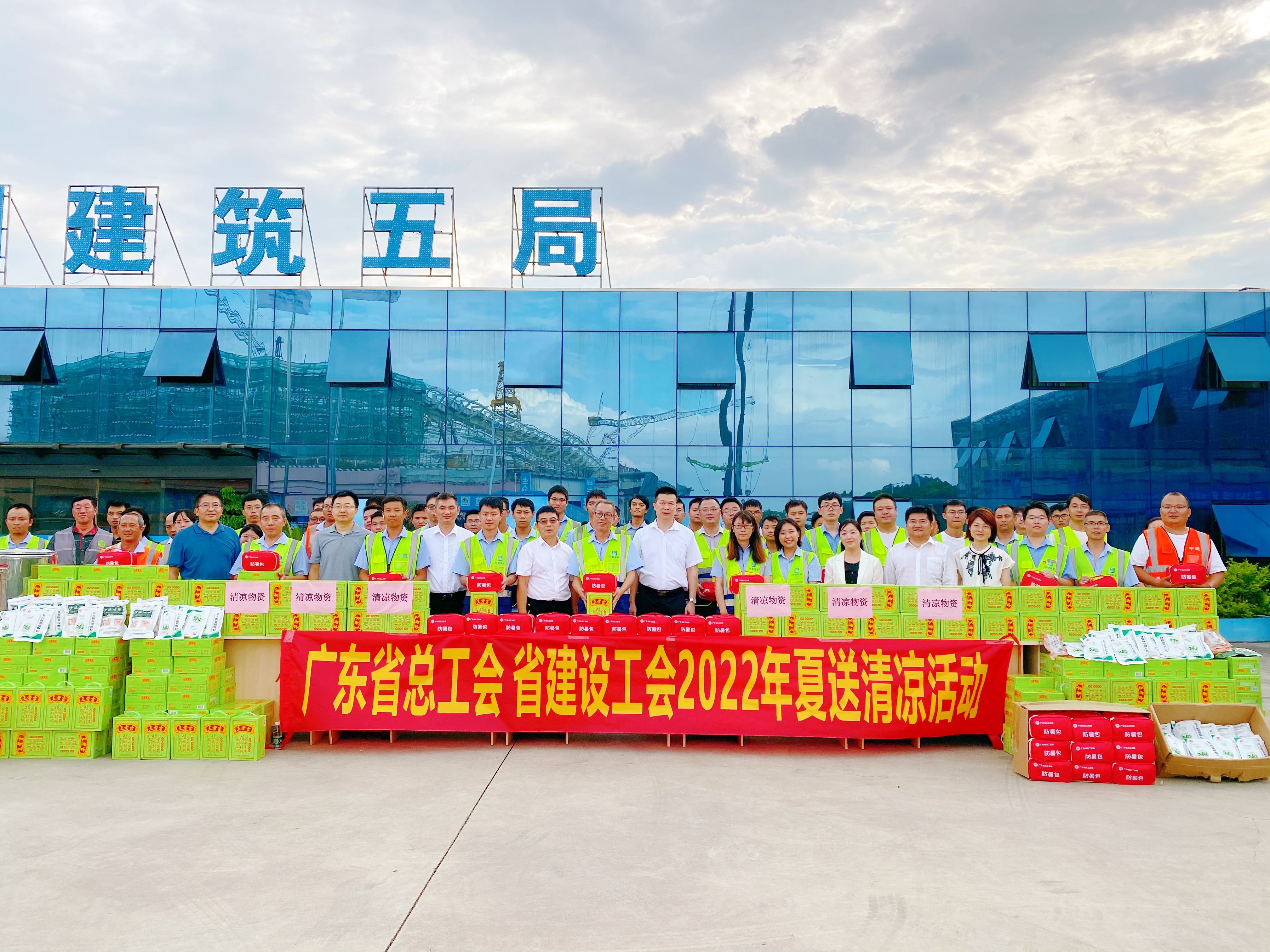 合影2.jpg 合影2.jpg