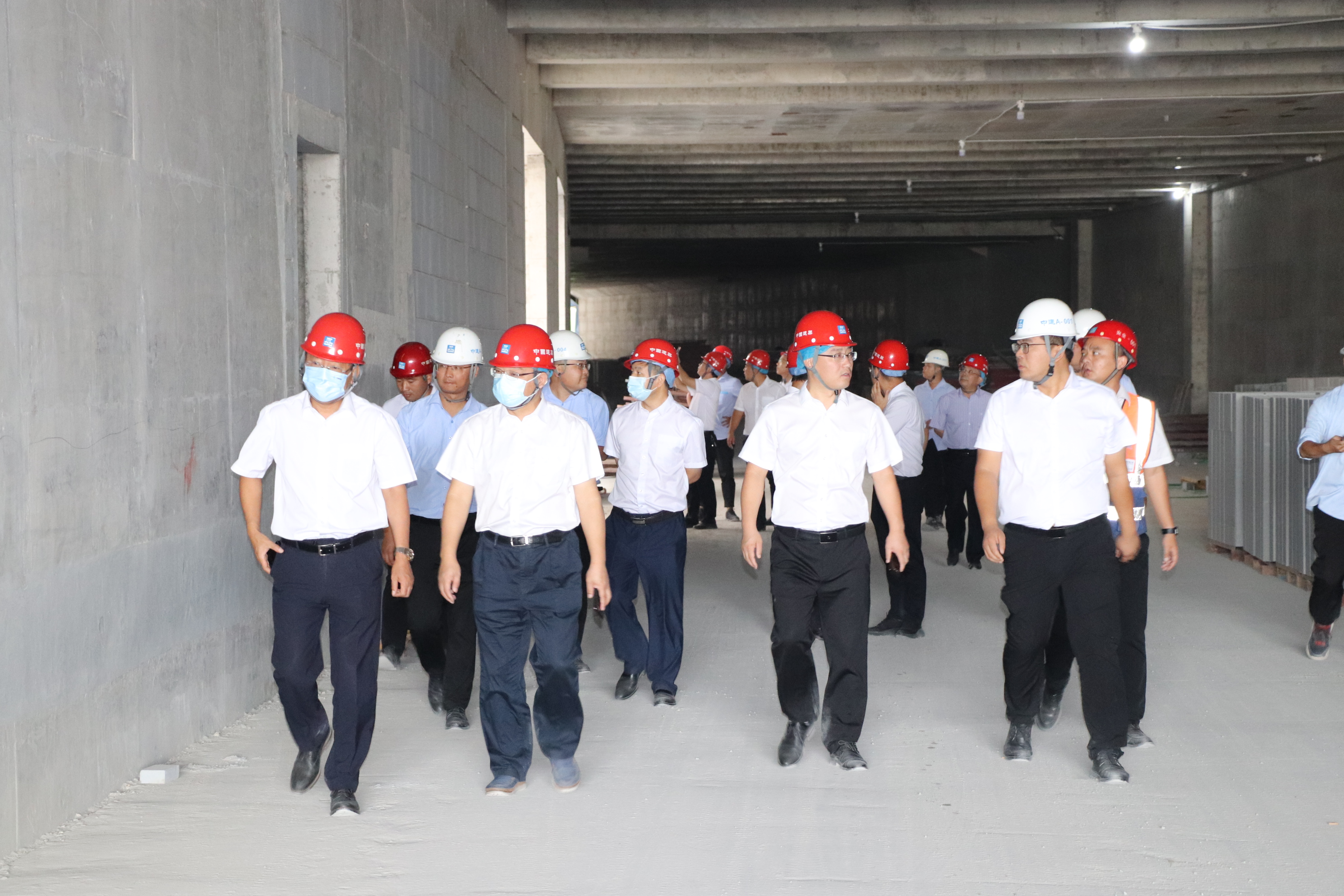 李凯到河南公司郑州金融岛外环项目检查指导工作