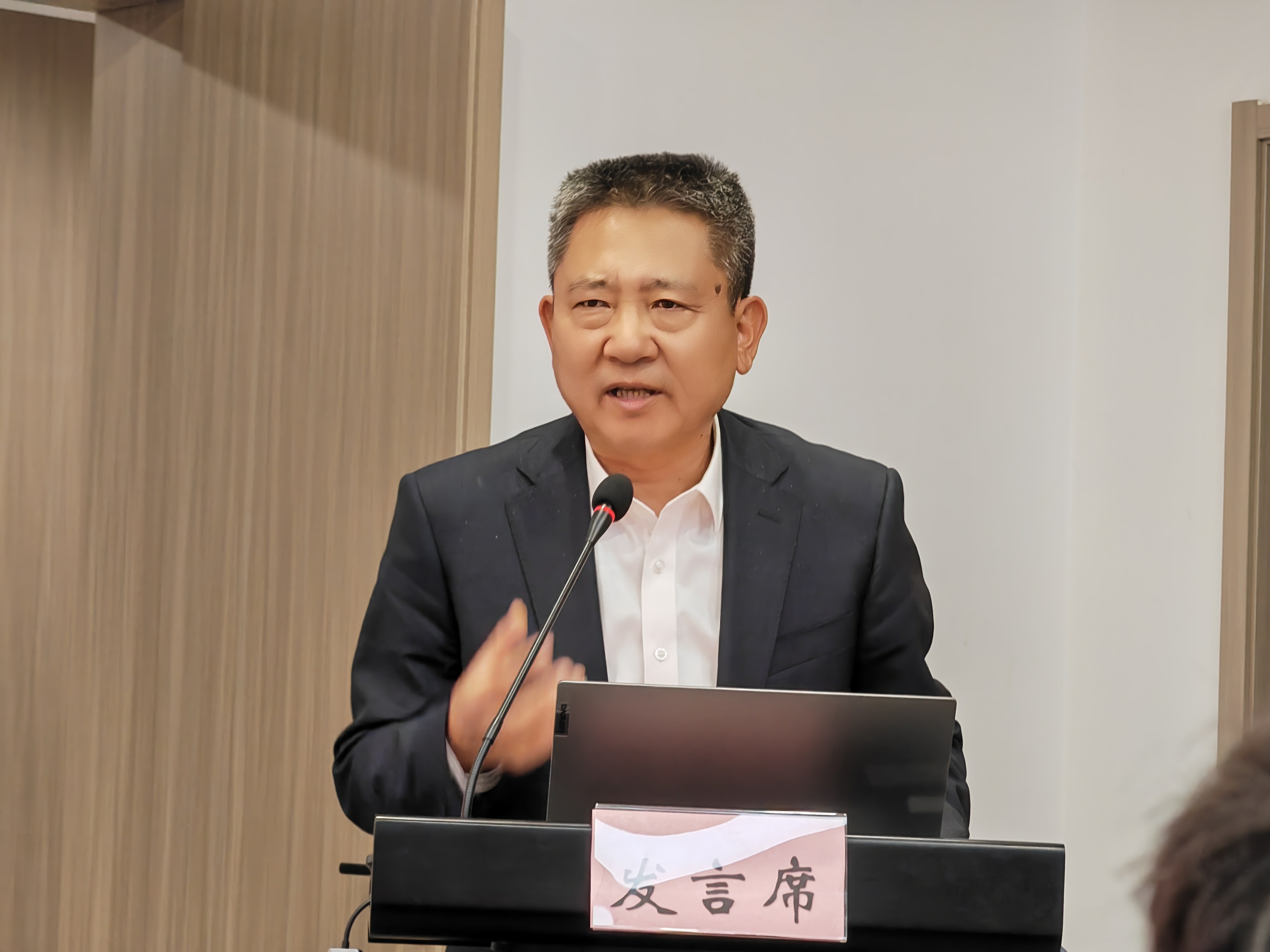 局副总经理、总工程师李凯发言.jpg 局副总经理、总工程师李凯发言.jpg