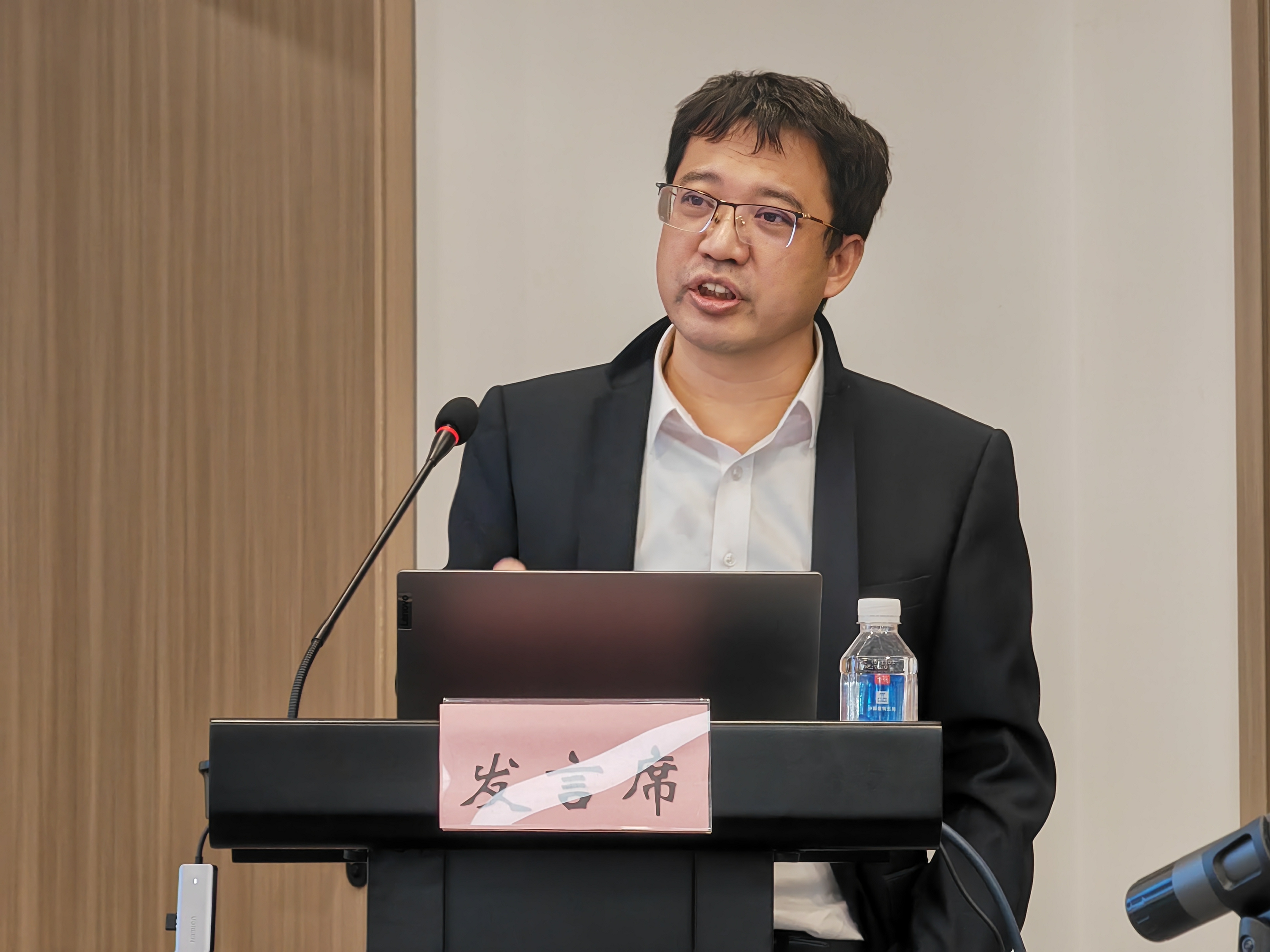 胡清波院长作工作会报告.jpg 胡清波院长作工作会报告.jpg