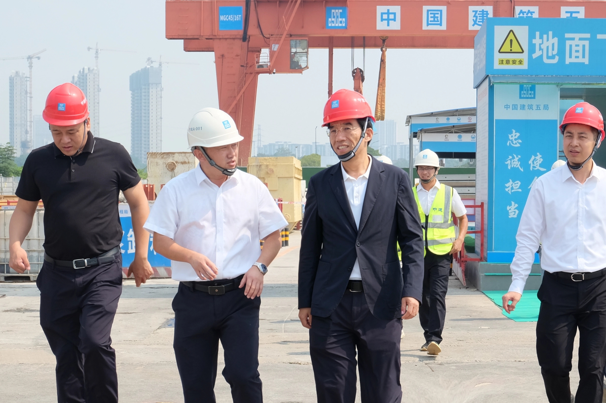 王胜民到长沙地铁4号线北延项目开展安全生产带班检查.jpg